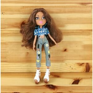 Vintage Bratz Doll Yasmin MGA 2001 Floral Top Patch Work Pants Shoes Brown Eyes